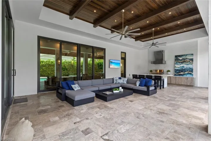 541 Whispering Pine Ct, Naples, Florida 34103