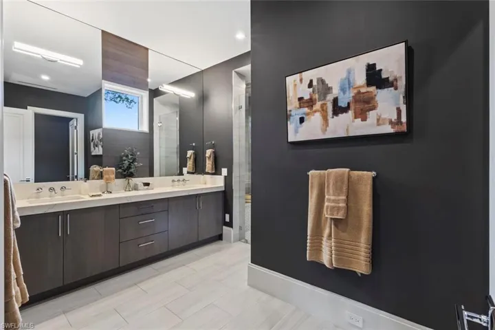 541 Whispering Pine Ct, Naples, Florida 34103