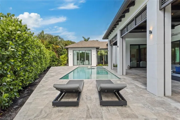 541 Whispering Pine Ct, Naples, Florida 34103