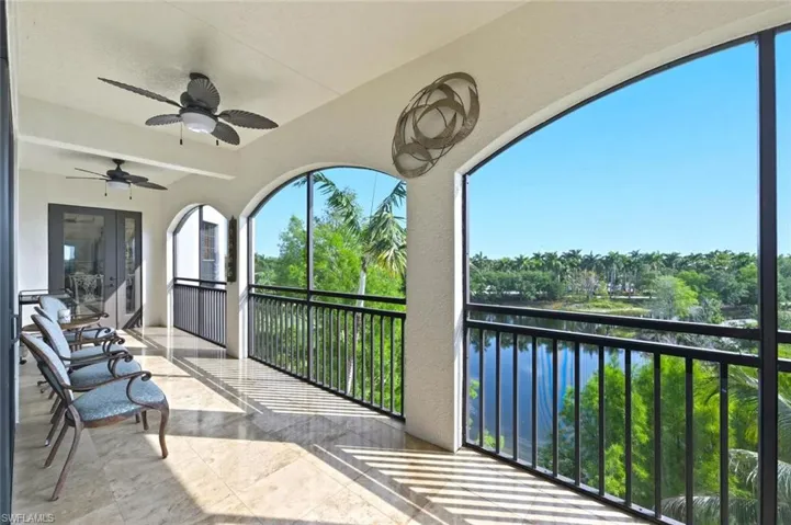 1,000 sq. ft. wrap around balcony