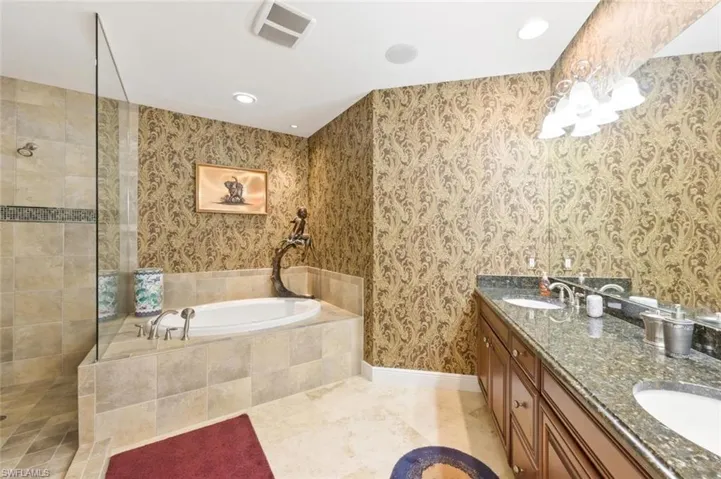 2538  Marquesa Royale  LN, Naples, FL 34109