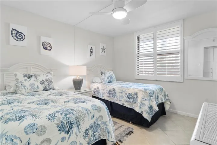 271  Southbay  DR, Naples, FL 34108