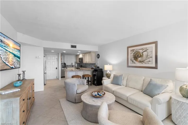 271  Southbay  DR, Naples, FL 34108