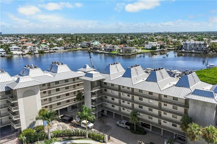 271  Southbay  DR, Naples, FL 34108
