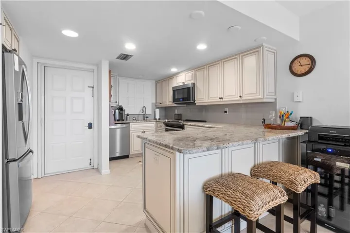 271  Southbay  DR, Naples, FL 34108