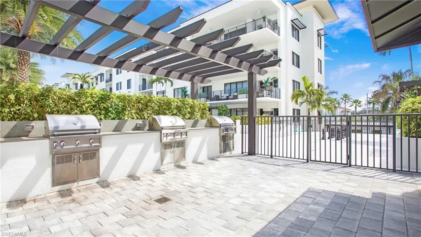 Resort Pool and Grilling area