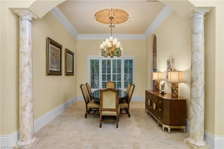 Dining room with plenty of seating area