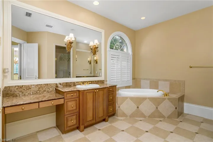 Spacious master bath, granite counters and sitting area for vanity