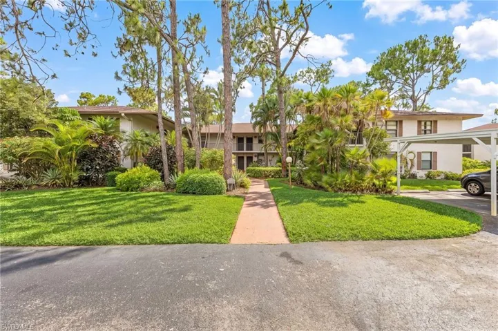 1733 Courtyard Way B205, Naples, Florida 34112