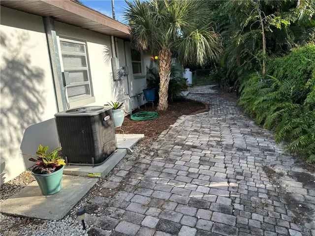 to the entrance to guest quarter/apartment