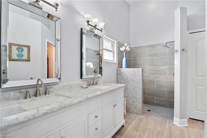 804  Wiggins Bay  DR, Naples, FL 34110