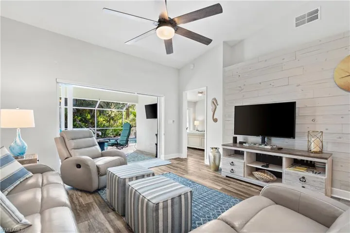 804  Wiggins Bay  DR, Naples, FL 34110