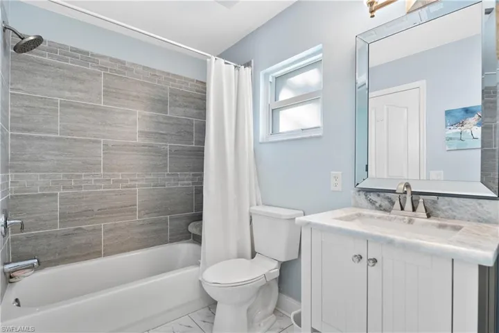 804  Wiggins Bay  DR, Naples, FL 34110