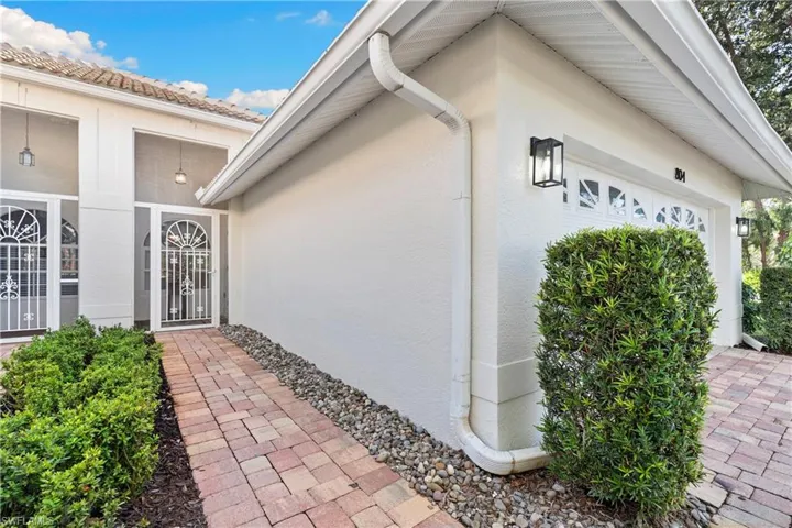 804  Wiggins Bay  DR, Naples, FL 34110