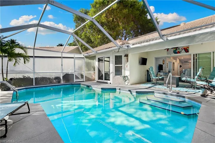 804  Wiggins Bay  DR, Naples, FL 34110
