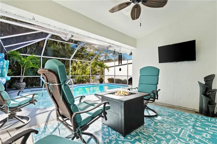 804  Wiggins Bay  DR, Naples, FL 34110