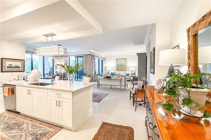 Welcome to 1030 3rd ave S in Naples Square