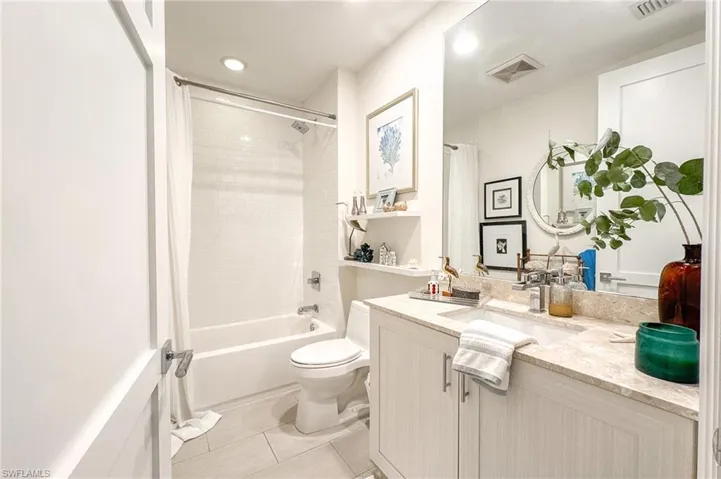 Guest bathroom #1