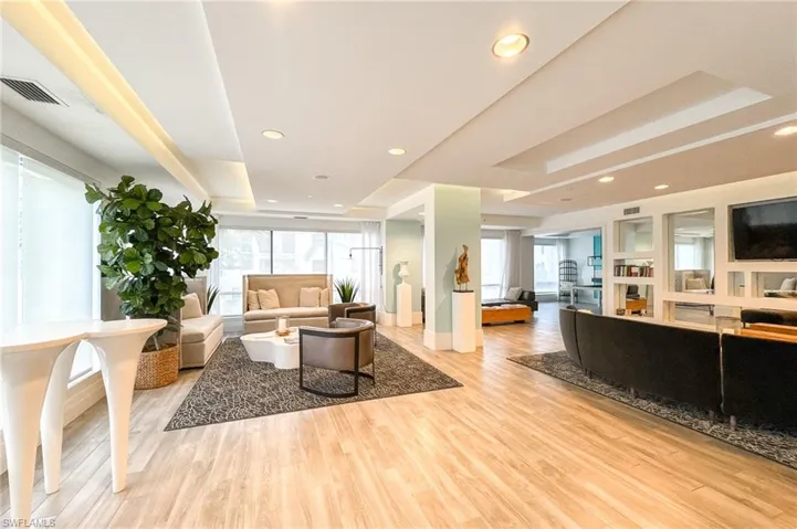 Full kitchen, full seating, many special nooks,