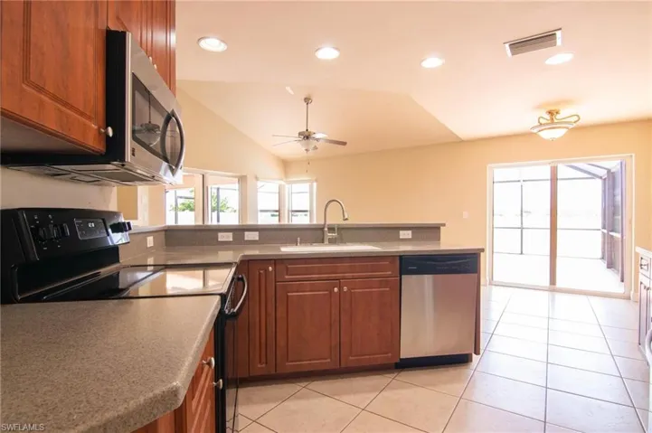 2009 Nw 41st Ave, Cape Coral, Florida 33993