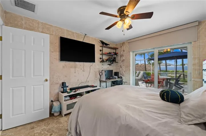 1638 38th Pl, Cape Coral, Florida 33993