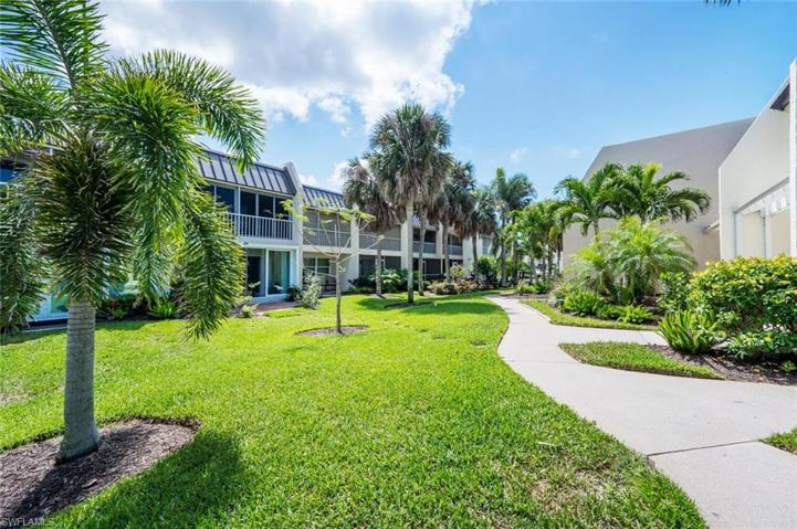 800  River Point  DR, Naples, FL 34102