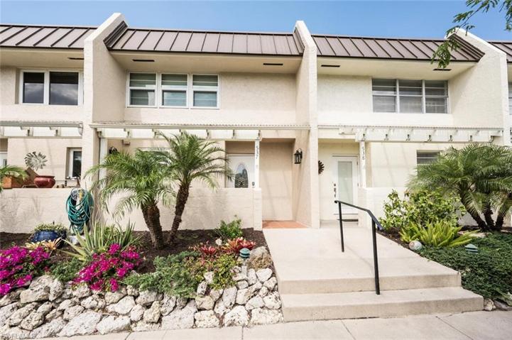 800  River Point  DR, Naples, FL 34102