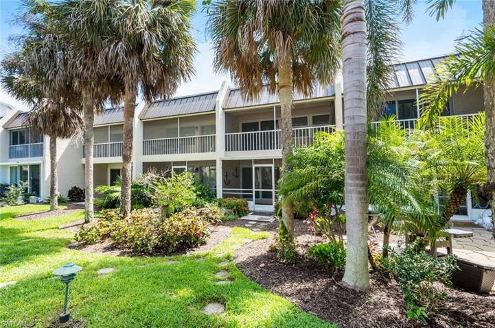 800  River Point  DR, Naples, FL 34102