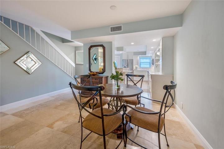 800  River Point  DR, Naples, FL 34102