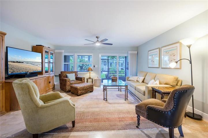 800  River Point  DR, Naples, FL 34102