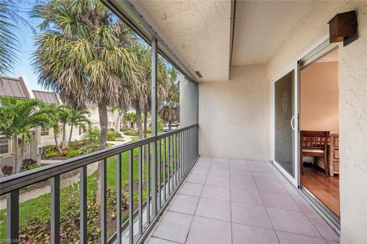 800  River Point  DR, Naples, FL 34102