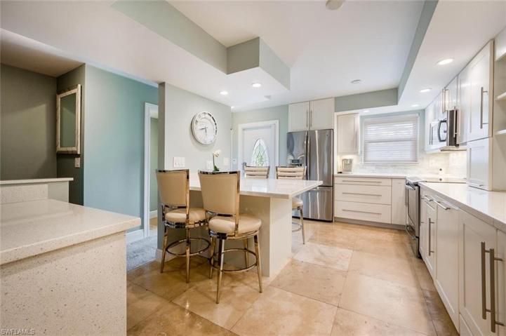 800  River Point  DR, Naples, FL 34102