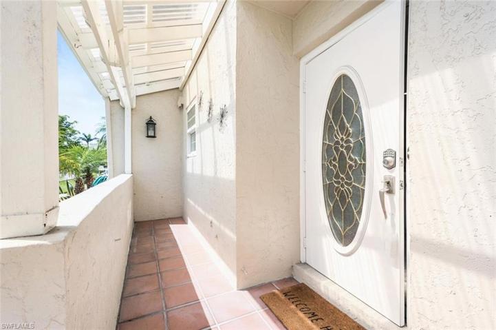 800  River Point  DR, Naples, FL 34102