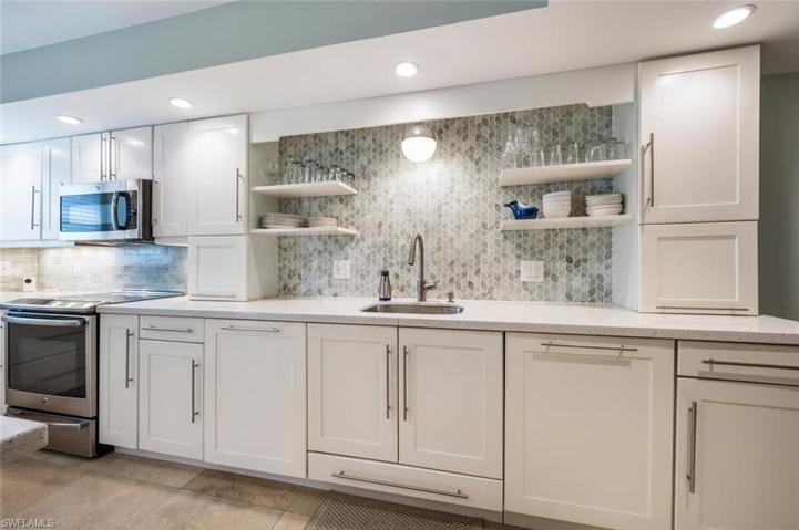 800  River Point  DR, Naples, FL 34102