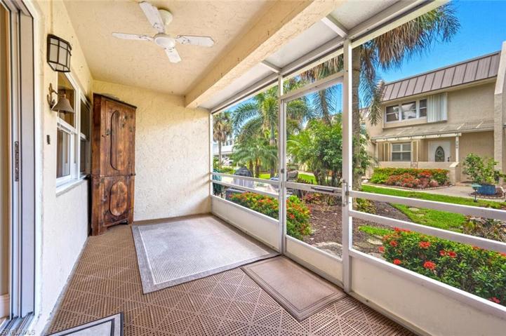 800  River Point  DR, Naples, FL 34102