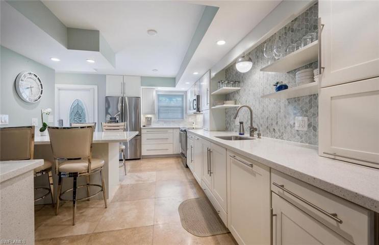 800  River Point  DR, Naples, FL 34102