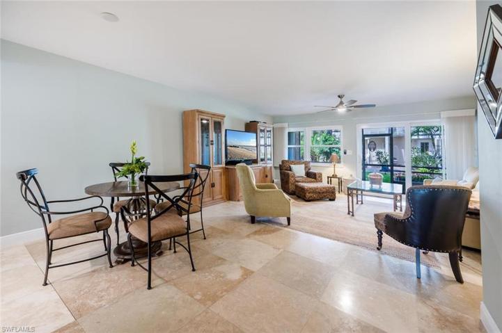 800  River Point  DR, Naples, FL 34102