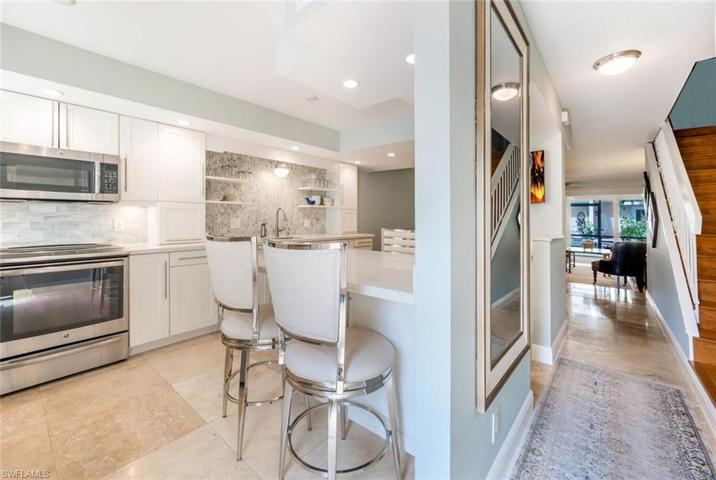 800  River Point  DR, Naples, FL 34102