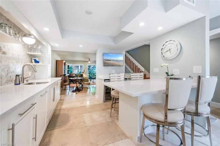800  River Point  DR, Naples, FL 34102
