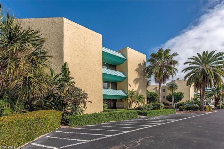 975  Palm View  DR, Naples, FL 34110