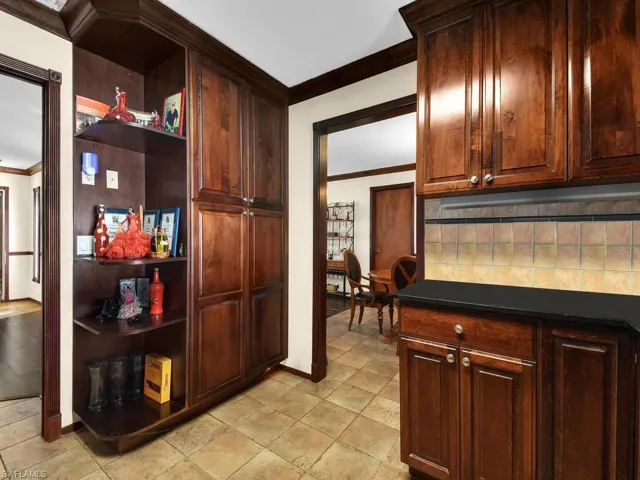 Kitchen with backsplash and crown molding
