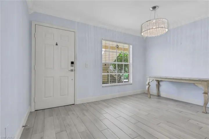 A spacious 9' x 9' dining area next to the kitchen