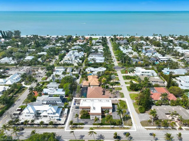 940  3rd S ST, Naples, FL 34102