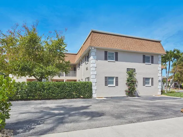 940  3rd S ST, Naples, FL 34102