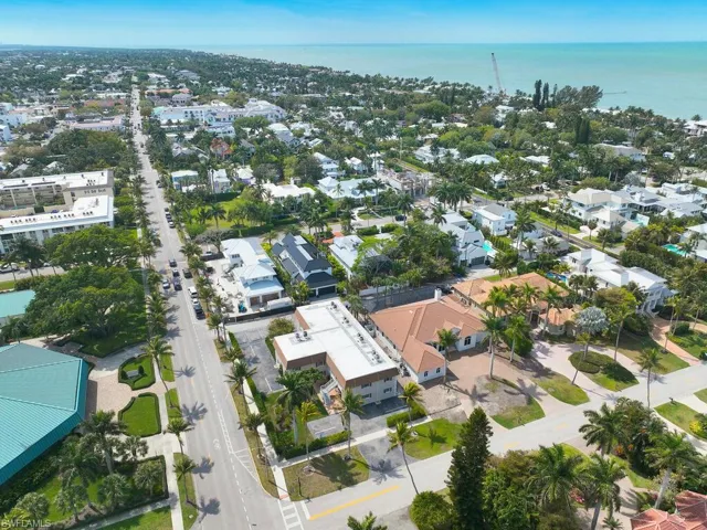 940  3rd S ST, Naples, FL 34102