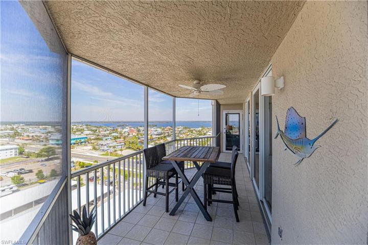 Extra large lanai facing the bay