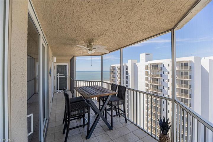 Extra large lanai facing the Gulf of Mexico