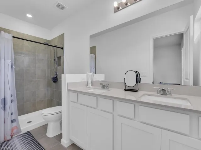 Primary bath w/ dual sinks and shower