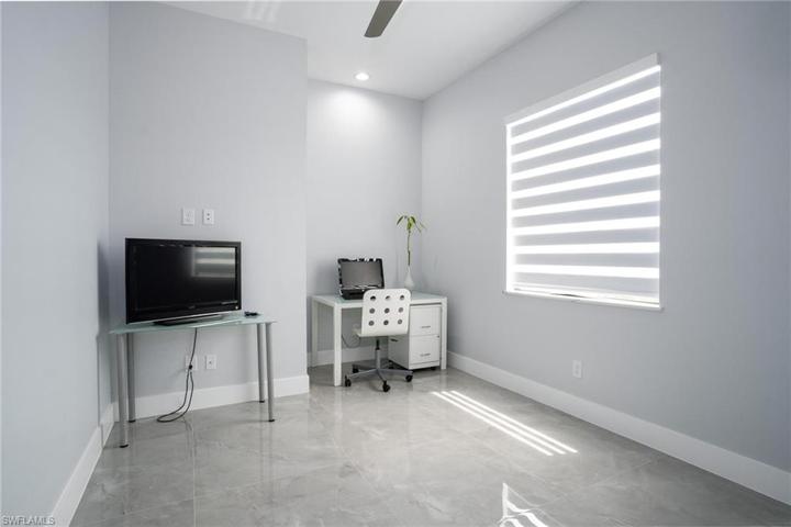 Guess room/ Den