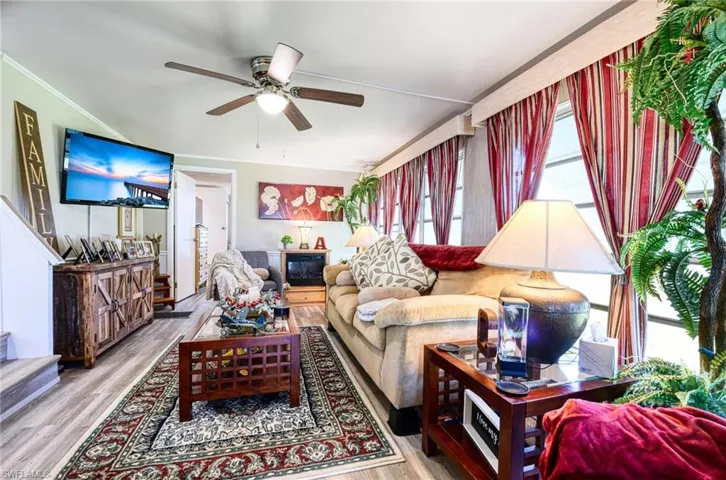 41  Sonderhen  DR, Naples, FL 34114
